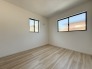 2面採光でとっても明るいお部屋です！
子供部屋としても良さそうです！
お日様の光がサンサンと入るお部屋は気持ちがいいですね！
