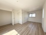 2面採光でとっても明るいお部屋です！
子供部屋としても良さそうです！
お日様の光がサンサンと入るお部屋は気持ちがいいですね！