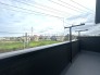 広々としたバルコニーがあり、たくさんの洗濯物を干すことができます！
日当たりが良く暖かいですよ～！
