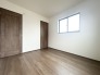 洋室は明るい空間となっています！子供部屋にも良さそうですね！
