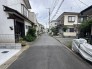 交通量の少ない前面道路です。
小さなお子様がいるご家庭でも安心です！