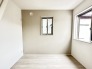 寝室は明るい空間となっています！子供部屋にも良さそうですね！
