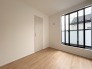 洋室は明るい空間となっています！子供部屋にも良さそうですね！
