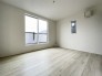 洋室は明るい空間となっています！子供部屋にも良さそうですね！