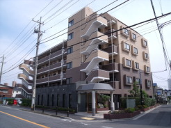 総武線「本八幡」駅徒歩１８分、生活便良好な立地のマンションです