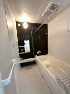 浴室施工例　※実際とは設備仕様間取りなどが異なる場合がございますのでお近くのモデルルームにご案内致します。