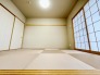 リビング横に設けられた和室スペース。お子様のプレイルームやお客様のお部屋として多用途でお使い頂けます！
日本人ならやっぱり和室ですよね！
