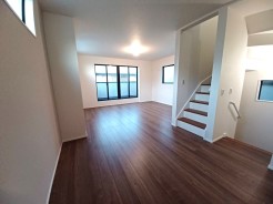 1号棟 ご家族だんらんのスペースとなるリビング。家具の配置がしやすい広さを確保しています!