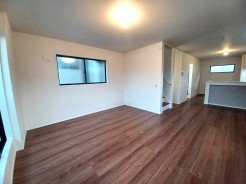 1号棟 リビングダイニングスペースです。
ご家族の楽しい会話が聞こえてきますね!