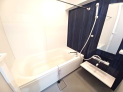 お手入れ簡単でキレイを保つ技術の数々が、家事の負担を減らしてくれます。暖かいお風呂でゆっくりと入浴し一日の疲れを癒す大切な空間をお過ごしください