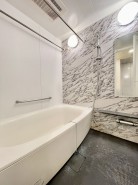 お手入れ簡単でキレイを保つ技術の数々が、家事の負担を減らしてくれます。暖かいお風呂でゆっくりと入浴し一日の疲れを癒す大切な空間をお過ごしください