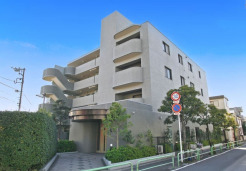 1996年4月に竣工した5階建てマンション
