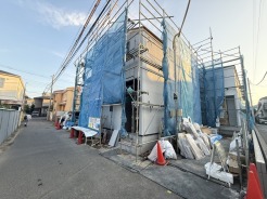 新規分譲地につき現在建築中です!
完成が楽しみですね!
同仕様の完成現場をご案内出来ますので、お気軽にお問い合わせください!