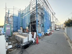 交通量の少ない前面道路です。
小さなお子様がいるご家庭でも安心です!