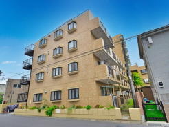 タイル張りの外観です。