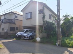 現況空家です!
いつでもご内見可能ですよ。
是非1度ご見学下さい!
カースペース2台可!