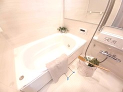 お手入れ簡単でキレイを保つ技術の数々が、家事の負担を減らしてくれます。暖かいお風呂でゆっくりと入浴し一日の疲れを癒す大切な空間をお過ごしください