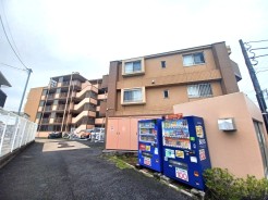 閑静な住宅地で小さなお子様がいるご家族にも安心。
住宅地で叶える穏やかな新生活が待ってます。
是非、現地ご内見ください!