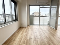 リビングと続間の洋室は戸を開放する事で一体で広くお使い頂けます!
もちろん居室や客間としても使えますので、使い方はあなた次第っ!!