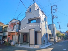 市川市新田1丁目 新築戸建 南西角地につき日当たり良好!