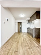 キッチンと統一感のある家具など設置し、お洒落な空間に!