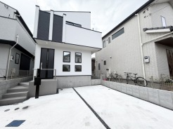 建物完成しました!
閑静な住宅地で小さなお子様がいるご家族にも安心。
住宅地で叶える穏やかな新生活が待ってます。
是非、現地ご内見ください!